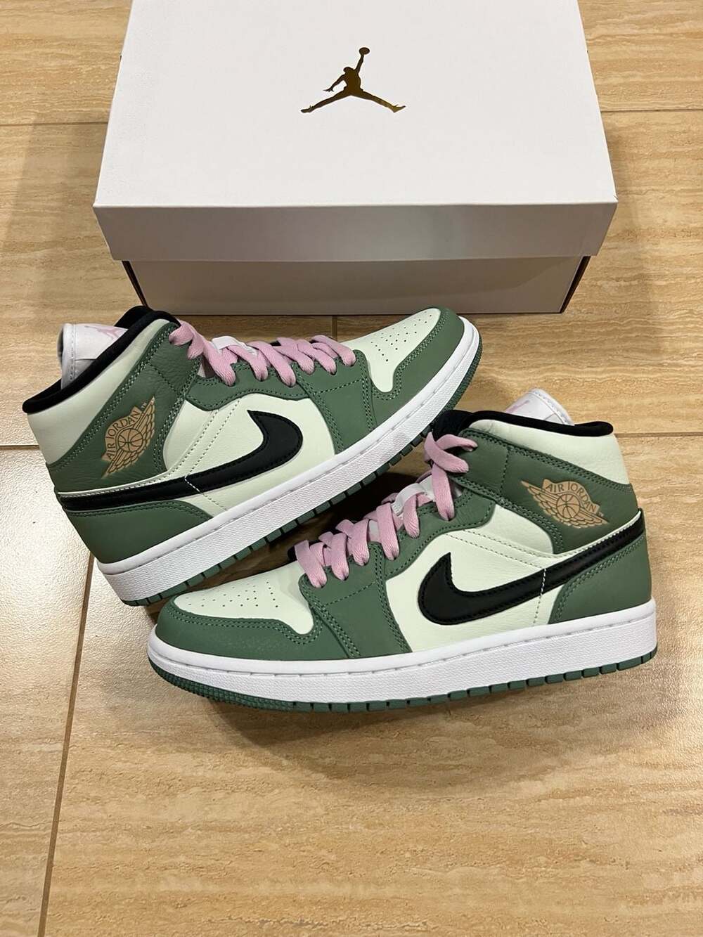 Size 8.5W - Air Jordan 1 Mid SE Dutch Green Pink Laces Women’s